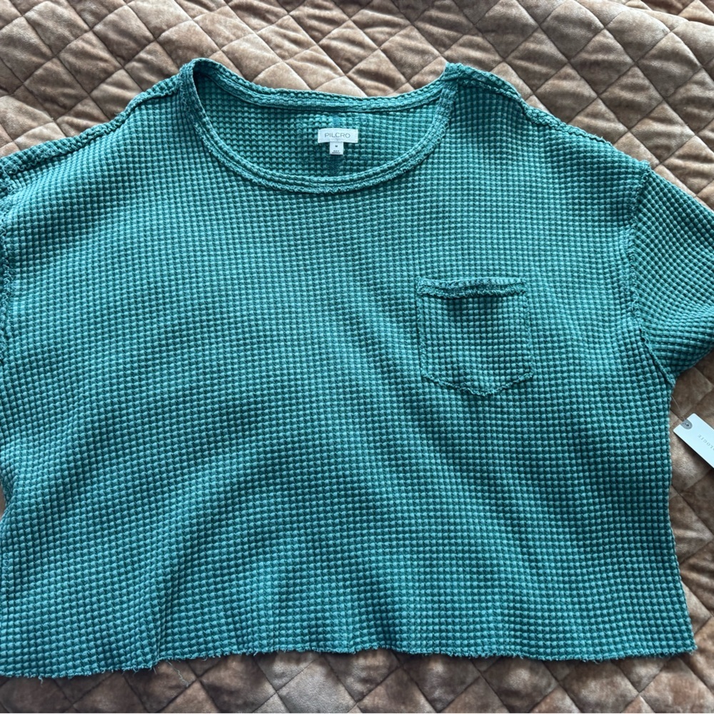 PILCRO short sleeve slightly cropped thermal top w/pocket! Unique& flattering!! - Picture 13 of 14